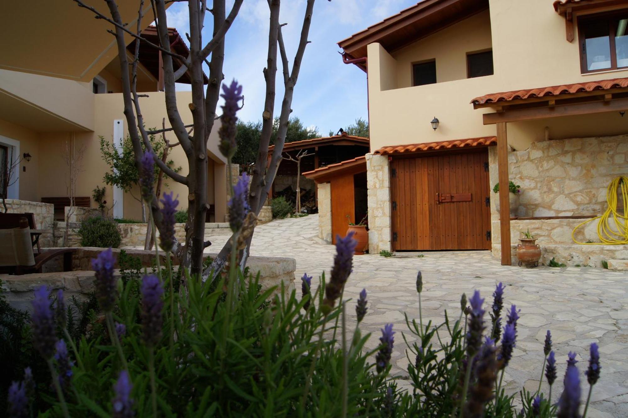 Earino Apartment Kato Asites ภายนอก รูปภาพ